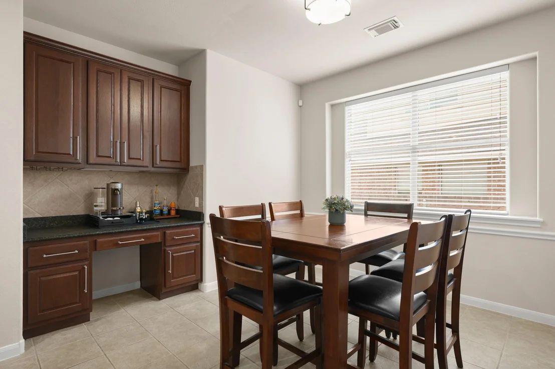 Photo of 606 Victoria DR