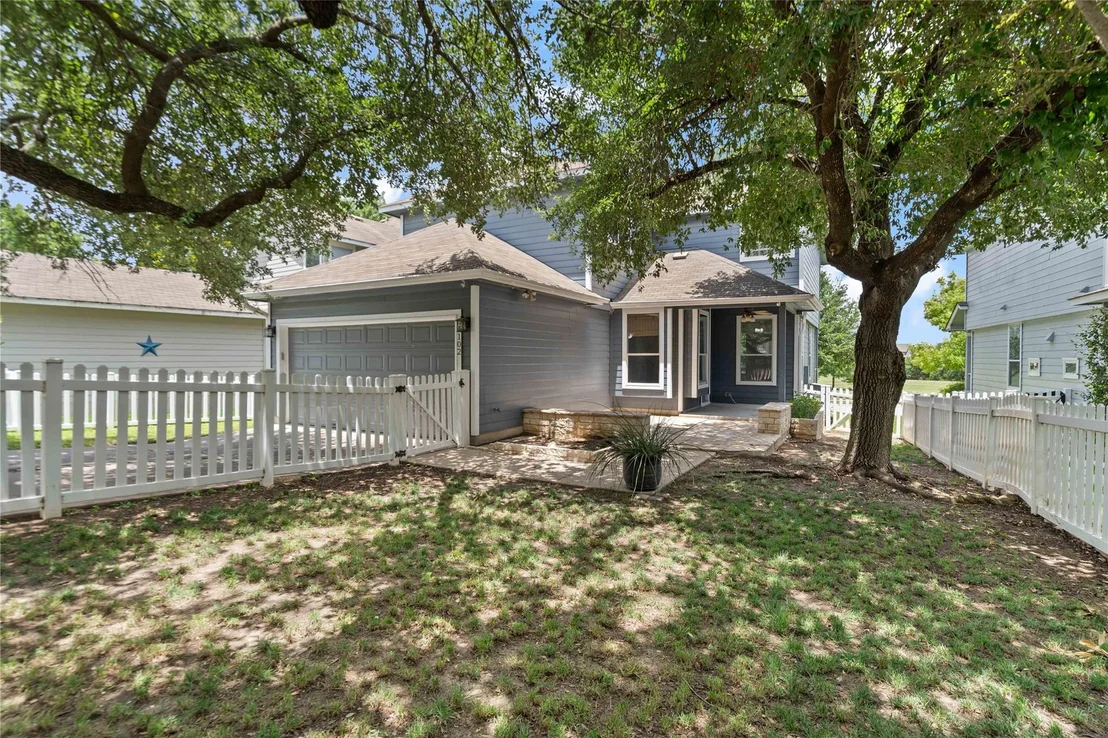 Photo of 1102 Peyton PL