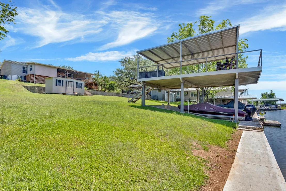 Photo of 702 Liveoak RD