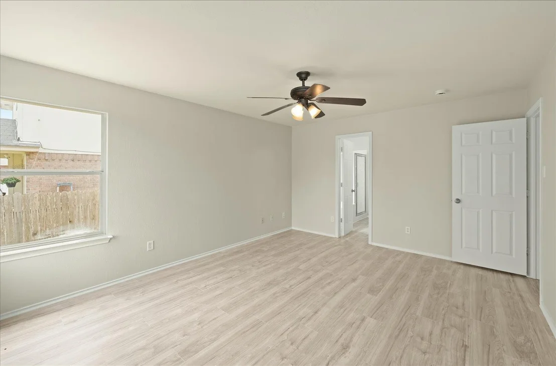 Photo of 15411 Ora LN