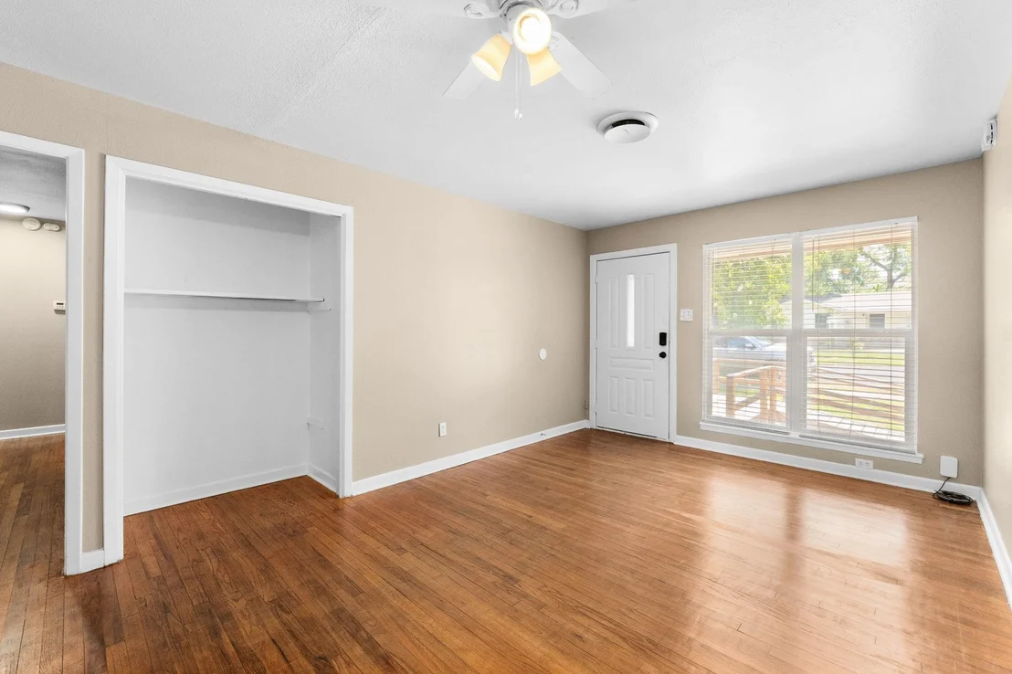 Photo of 1301 West LN