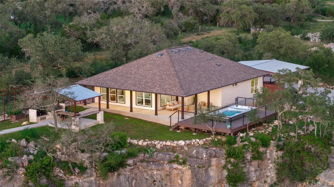 Photo of 1104 Cliffview DR