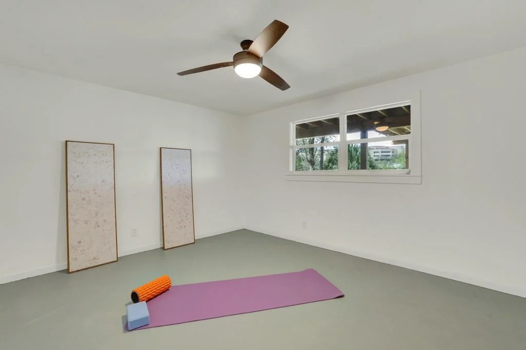 Photo of 810 N Loop ST