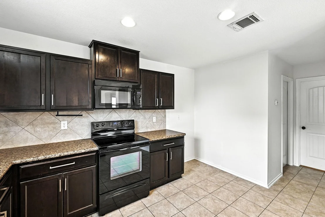 Photo of 290 Cushman DR
