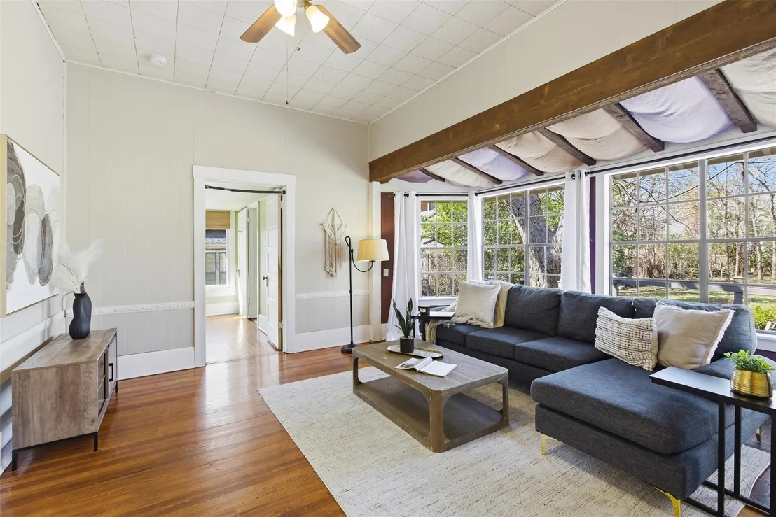 Photo of 4514 Caswell Ave