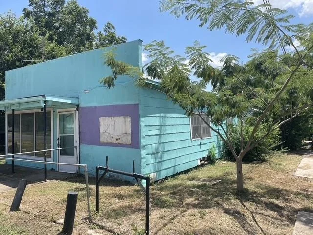 Photo of 919 W 4th ST