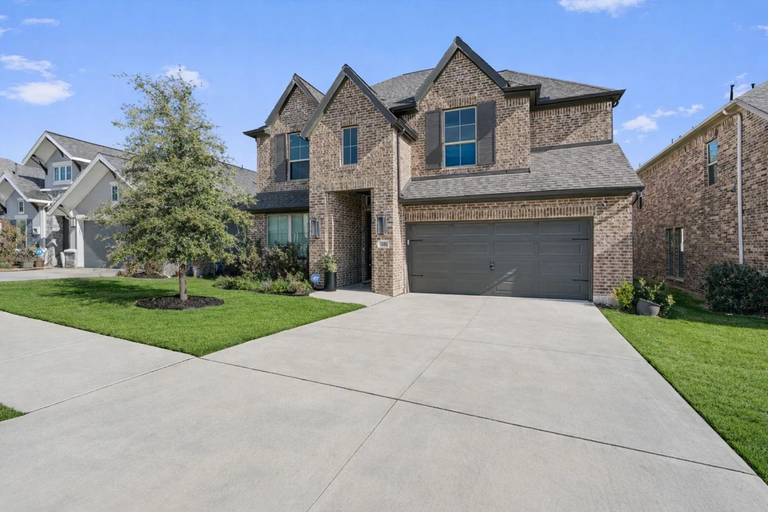 Photo of 221 Ashmore LN