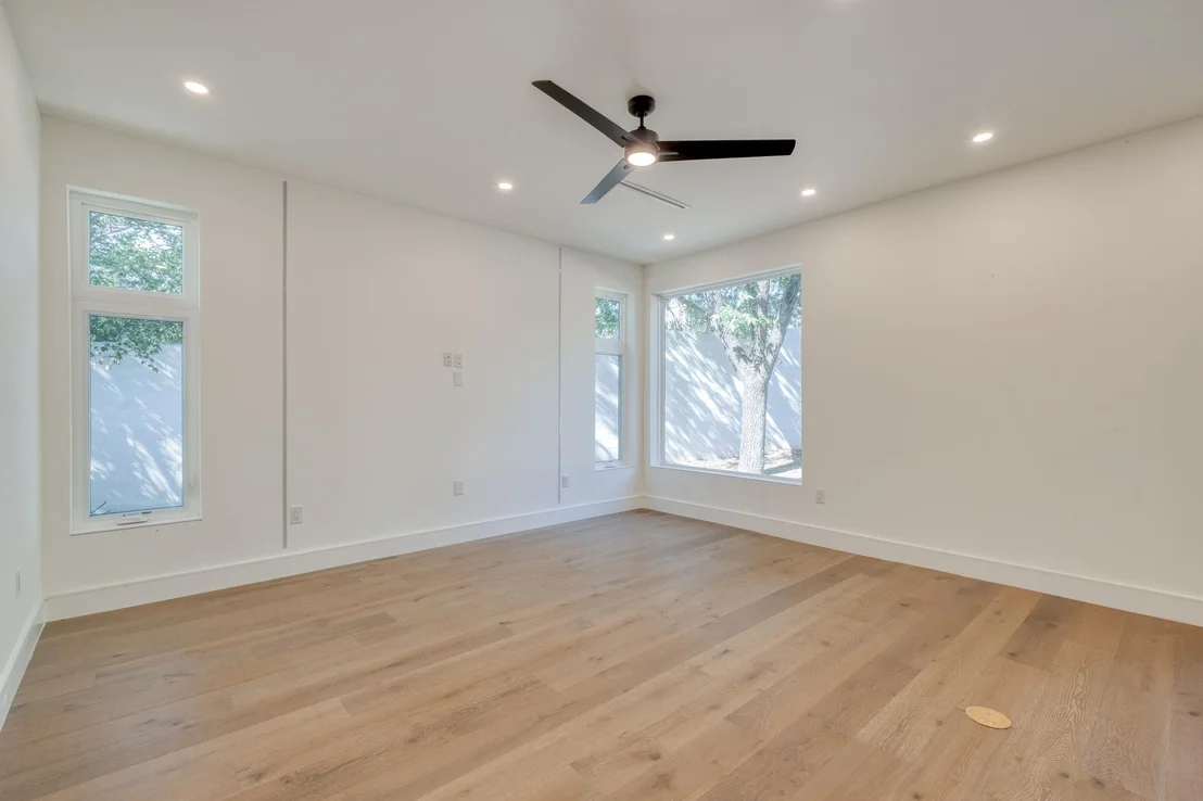 Photo of 5700 LOUISE LN