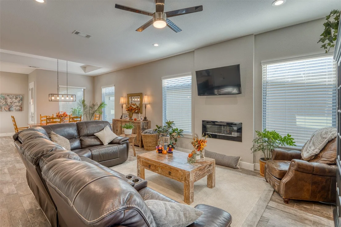 Photo of 317 Parallel Circle CIR