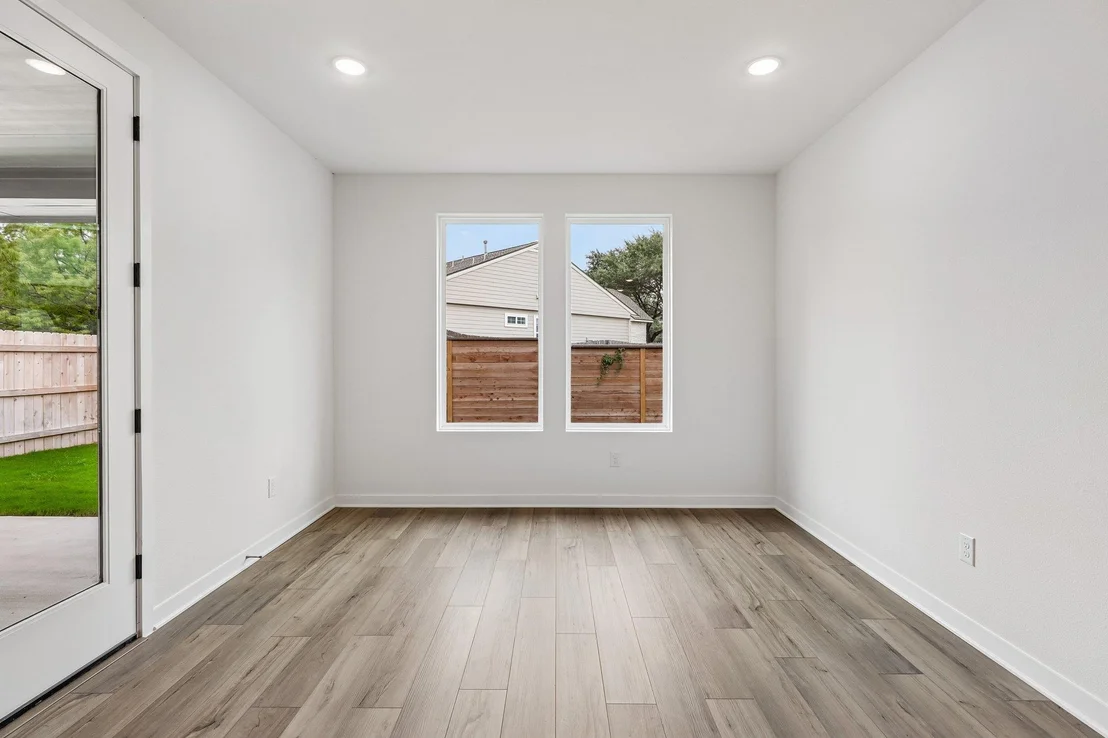 Photo of 300 Romans RD