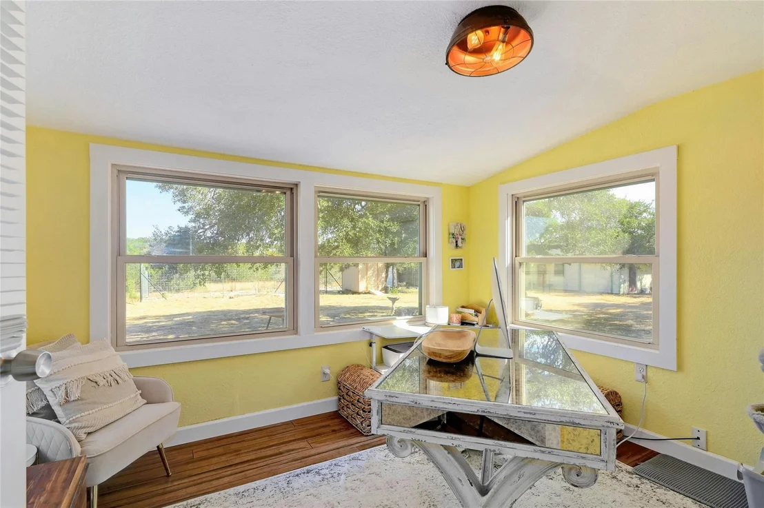 Photo of 525 River Oaks RD