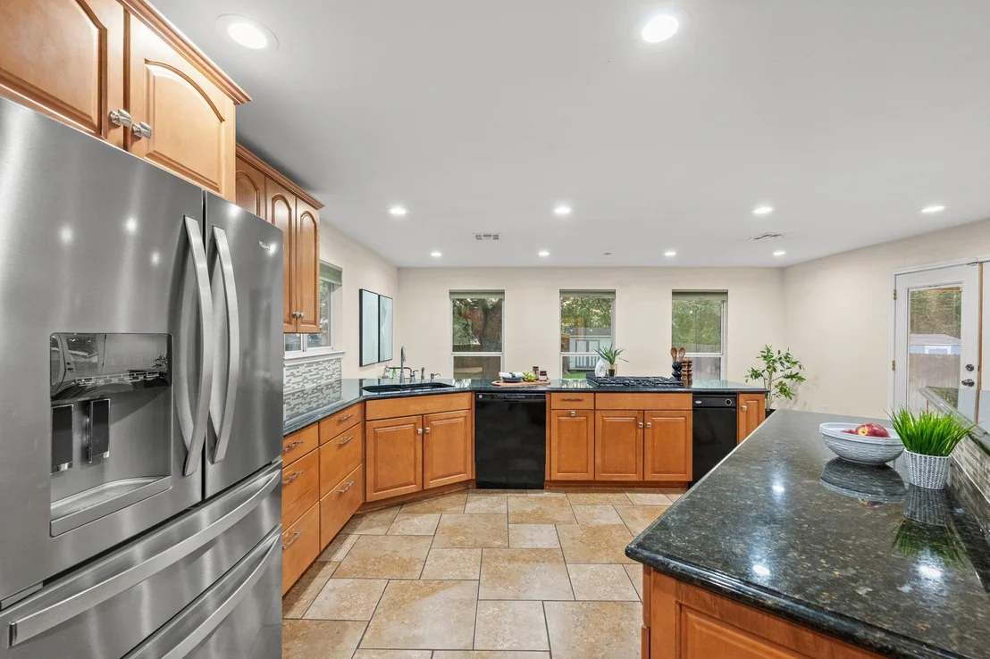 Photo of 1904 Oakridge DR