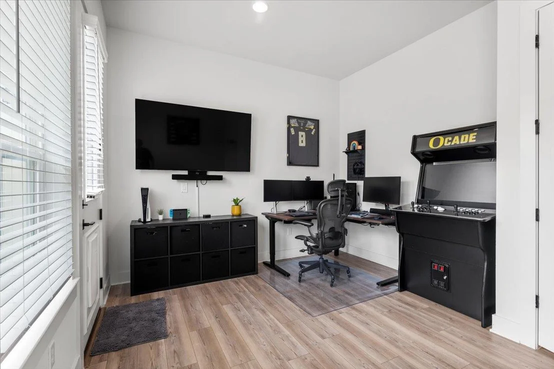 Photo of 8904 Apogee BLVD