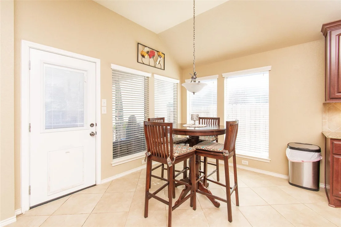 Photo of 947 Madrone DR