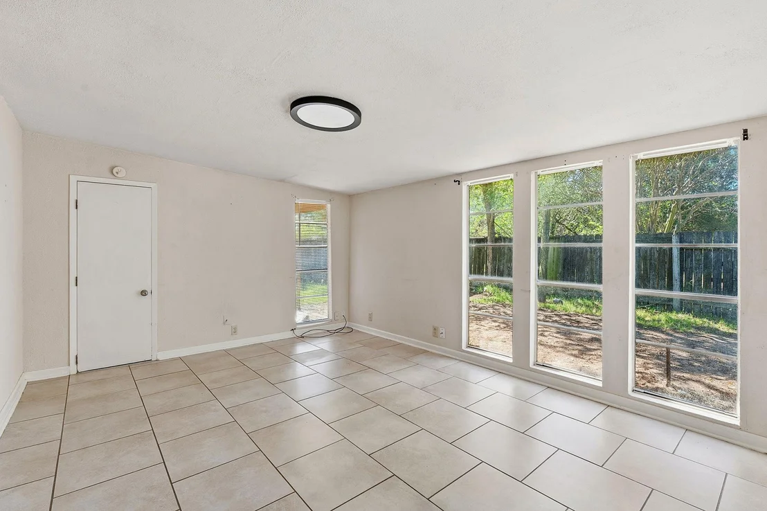 Photo of 213 Indian Oak DR