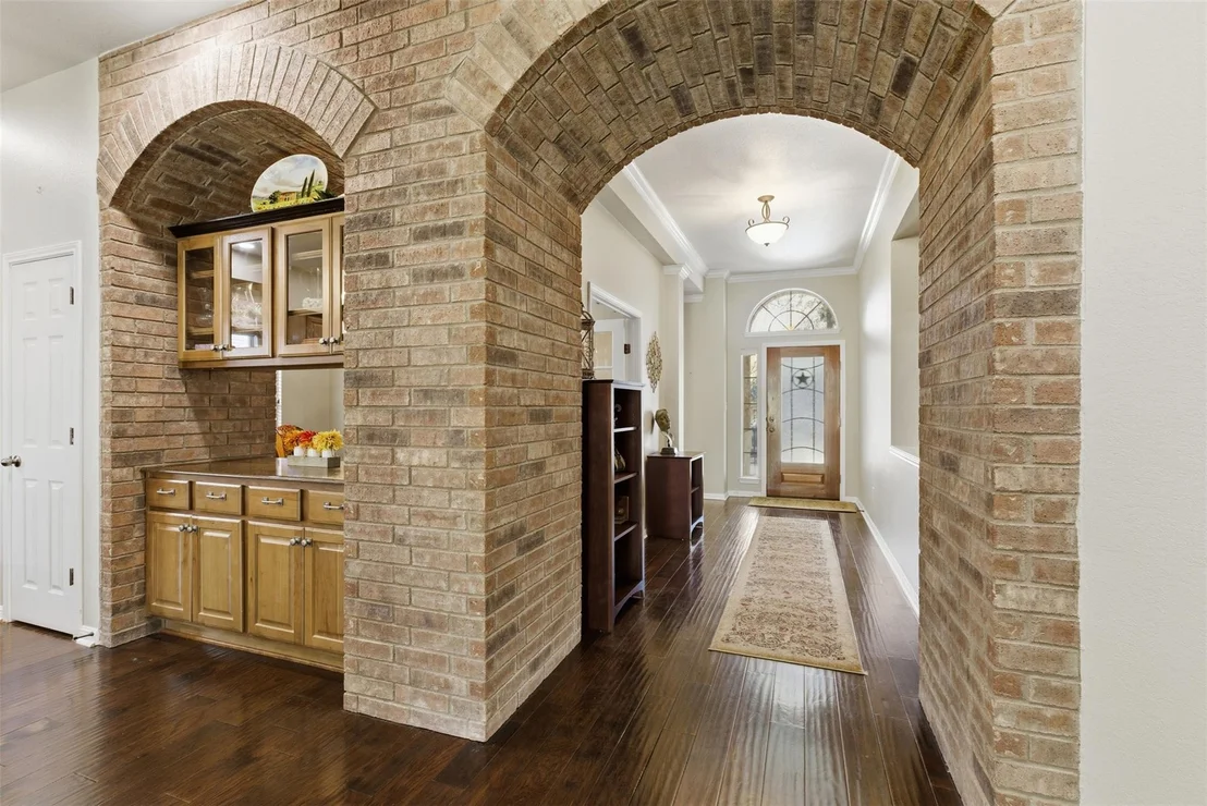 Photo of 526 Victoria DR
