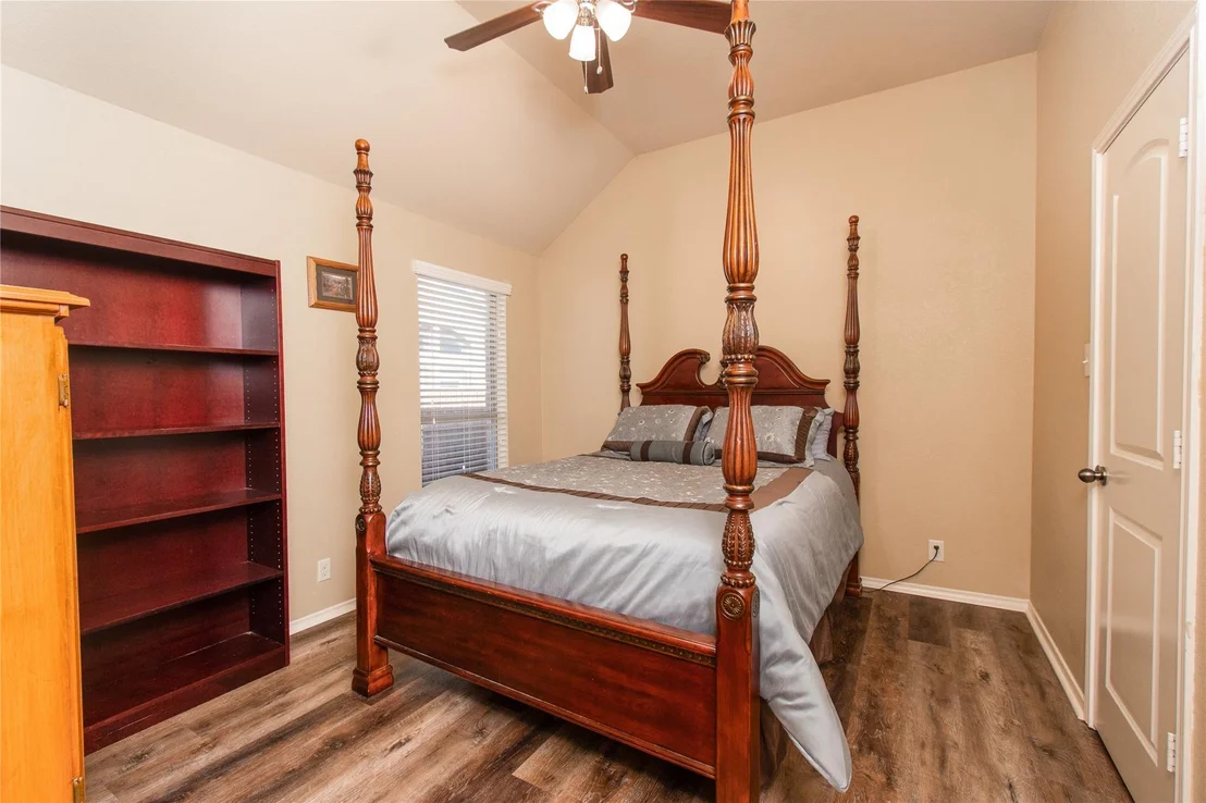 Photo of 947 Madrone DR