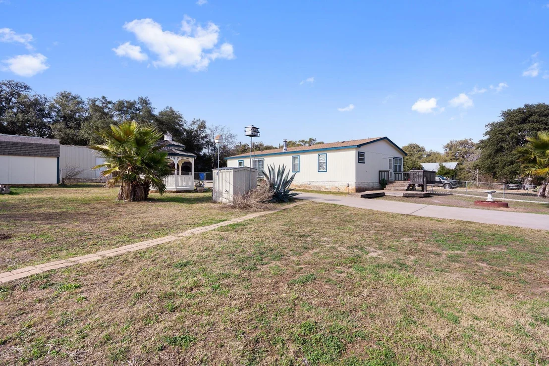 Photo of 502 E Pecan DR