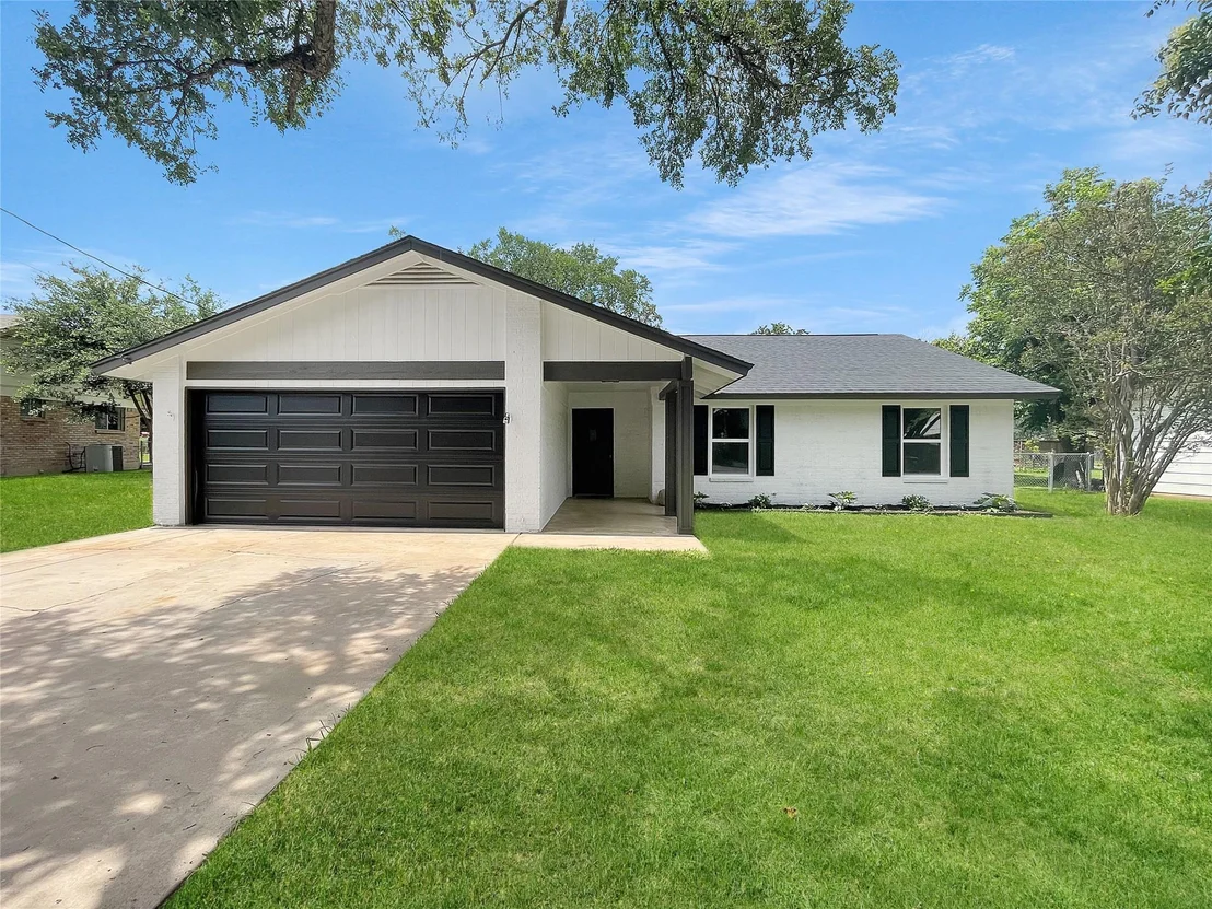Photo of 313 Golden Oaks DR