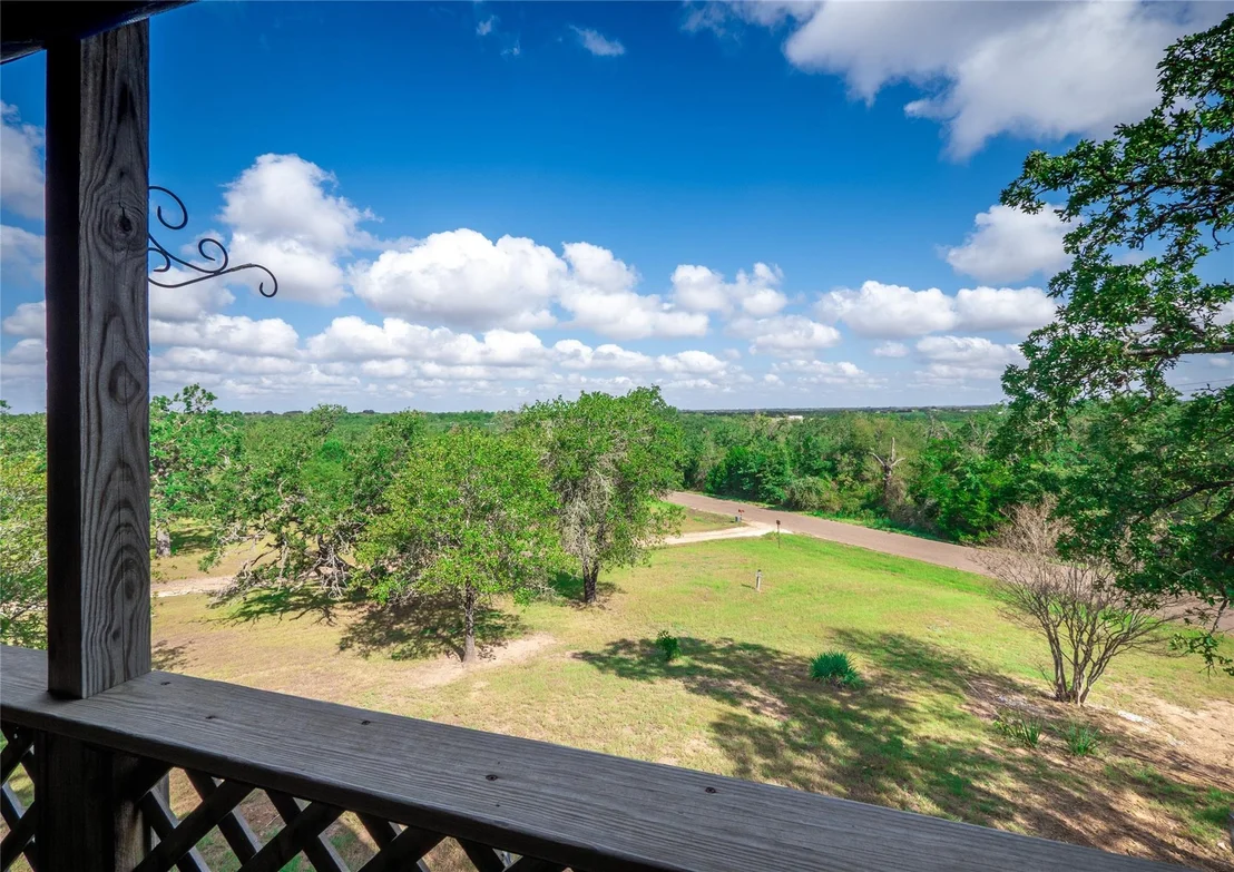 Photo of 499 Hidden Oaks DR