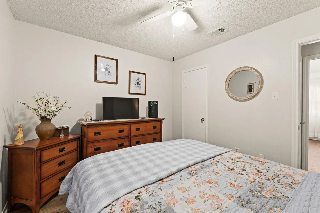 Photo of 908 Marilyn DR