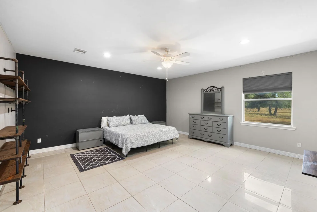 Photo of 1102 Private Road 2332