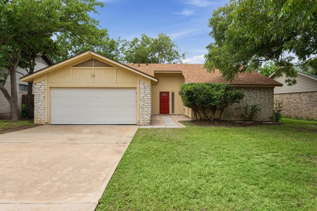 Photo of 10218 Missel Thrush DR