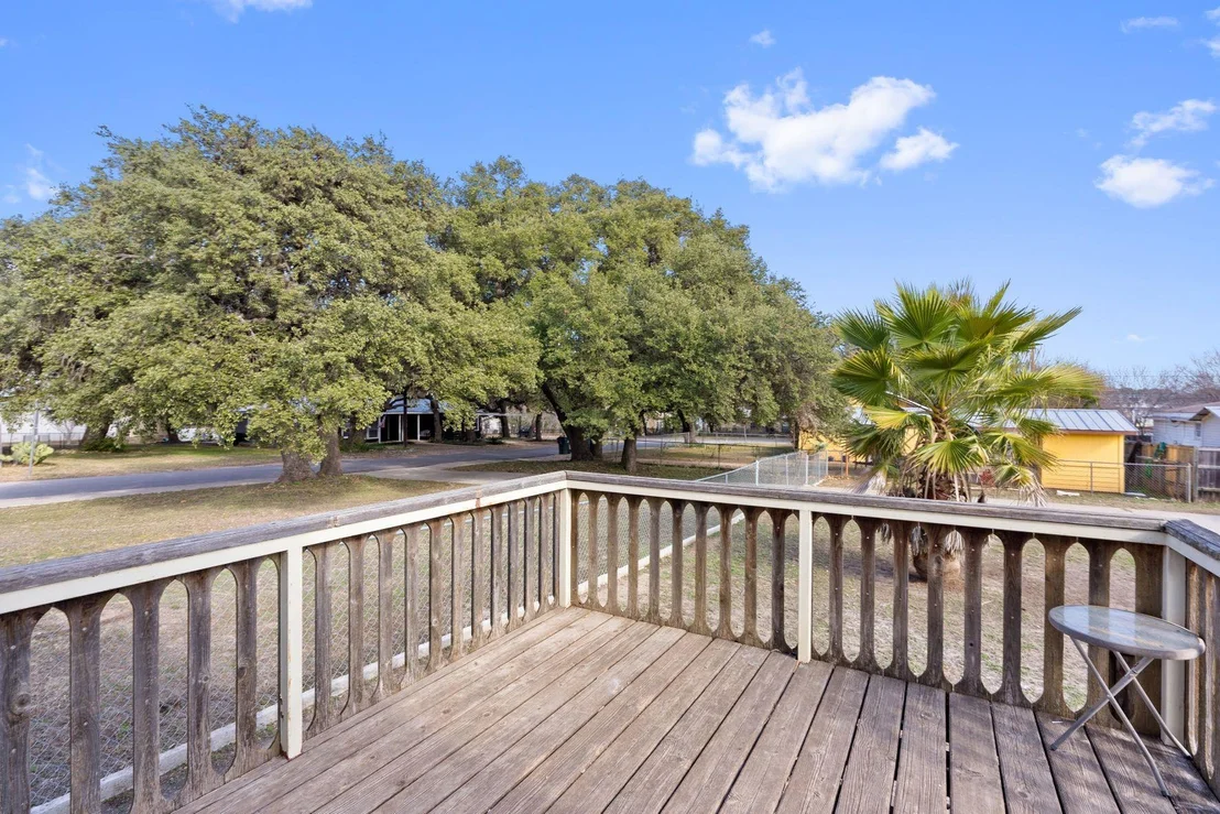 Photo of 502 E Pecan DR