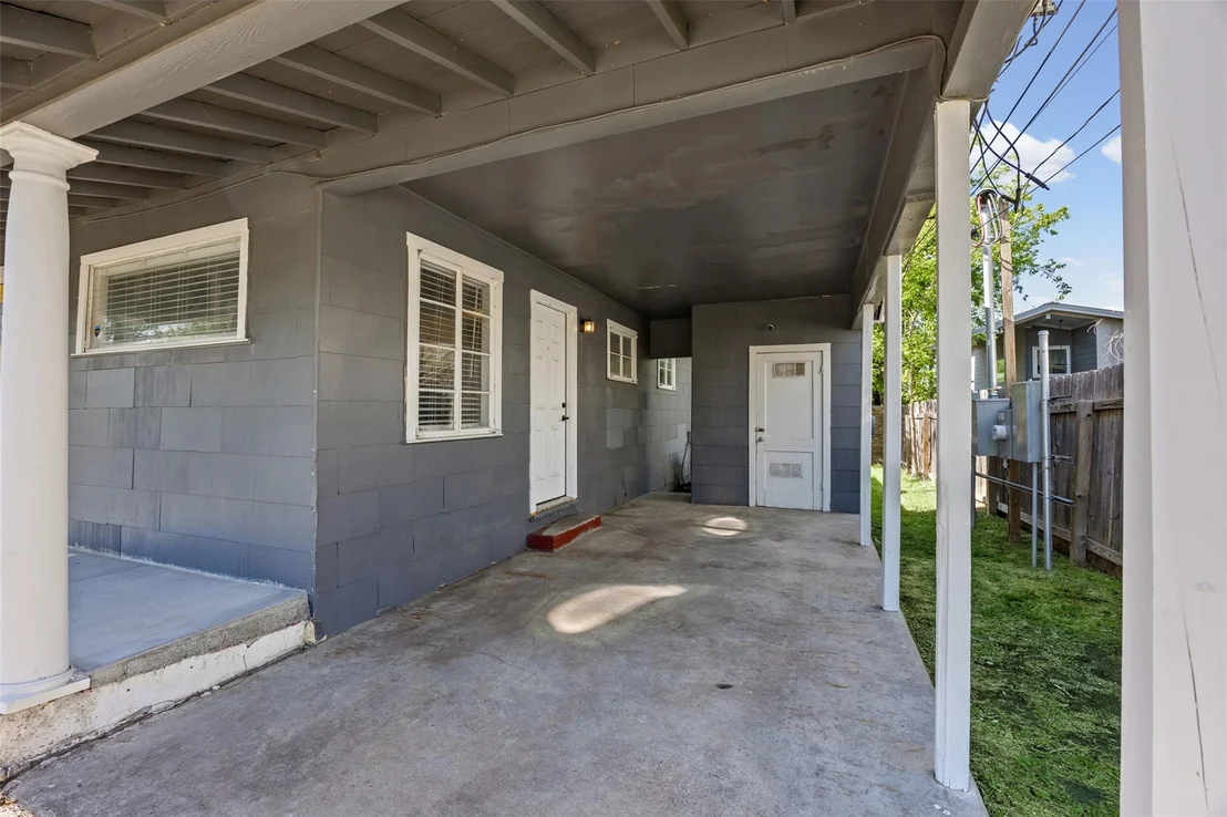 Photo of 4709 Leslie Ave
