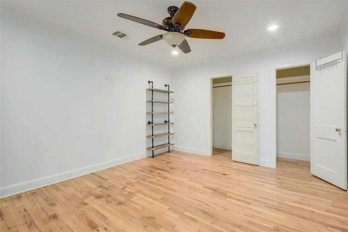 Photo of 3310 Robinson Ave