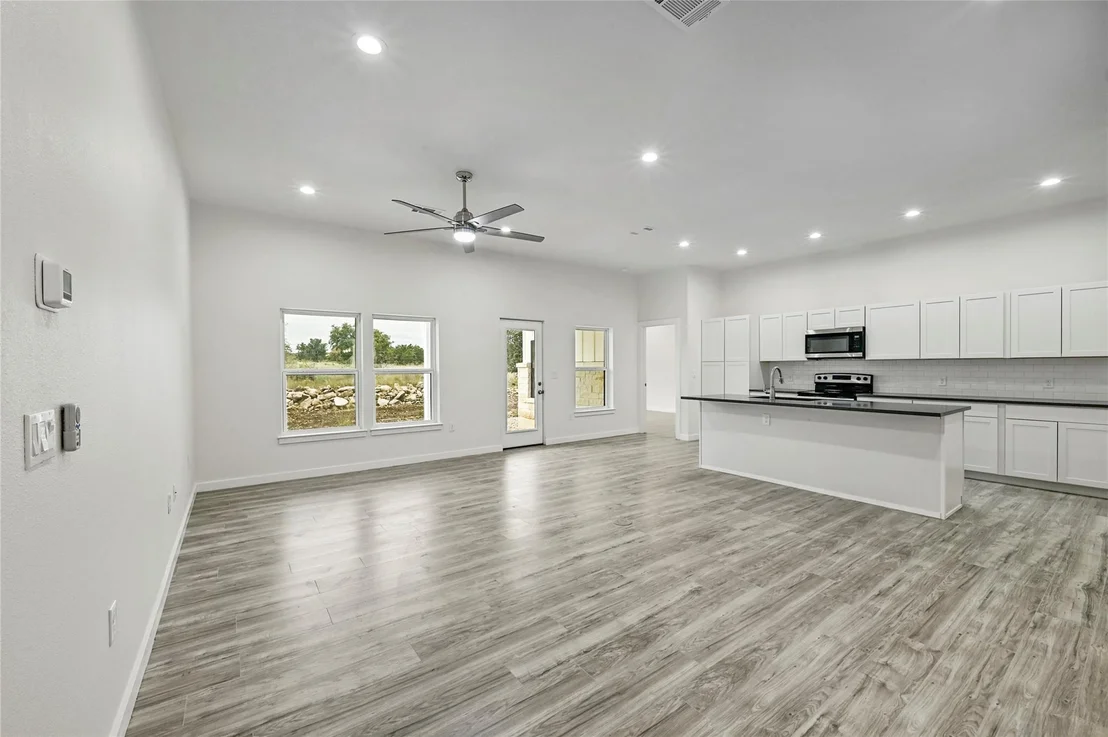 Photo of 1615 White Tail