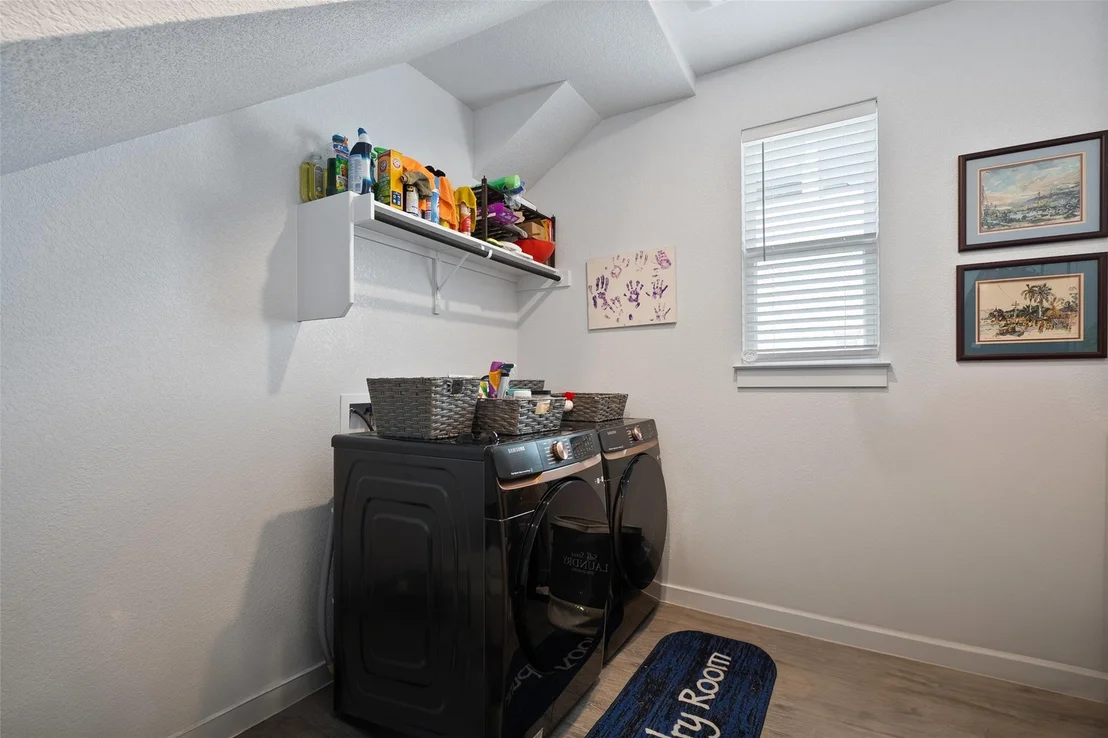 Photo of 1112 Bluewood BND