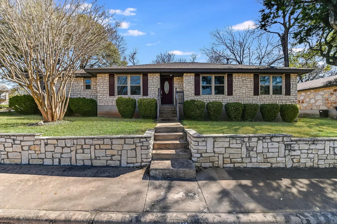 Photo of 10706 Oak View DR