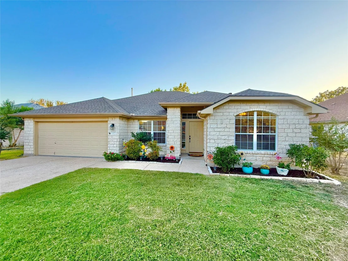 Photo of 1205 Drake Elm DR