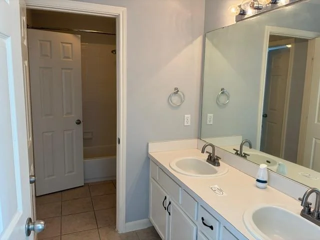 Photo of 825 Barefoot CV