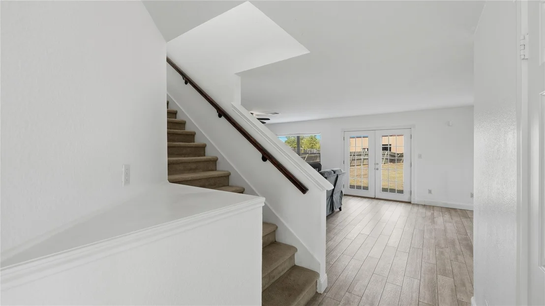 Photo of 585 Siebert DR