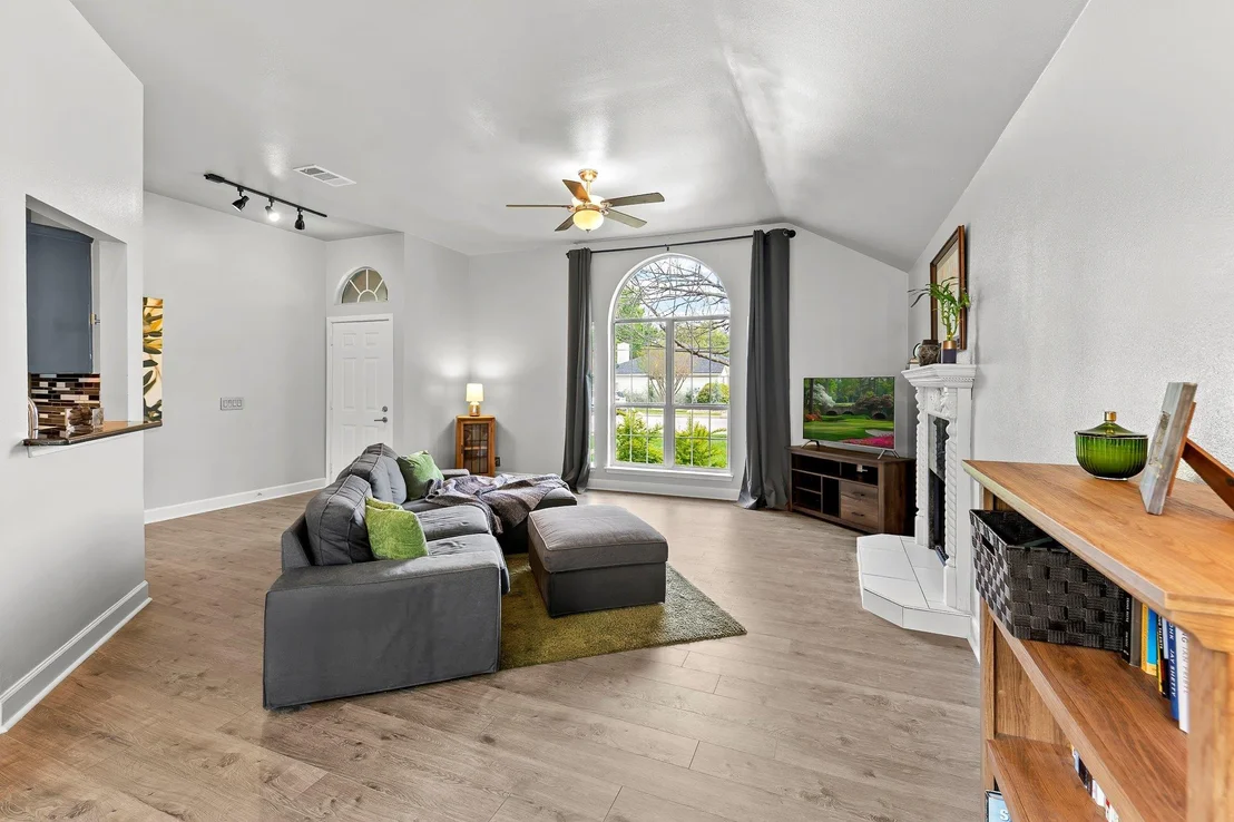 Photo of 1908 Oak Hollow DR