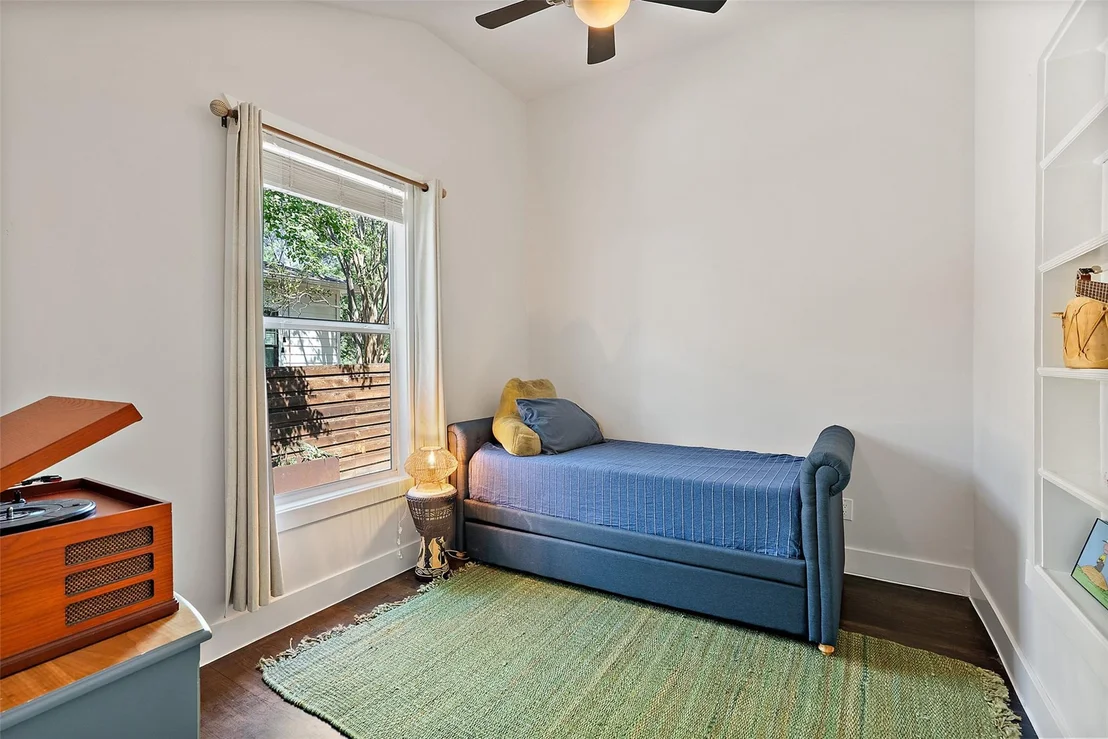 Photo of 1711 Payne Ave