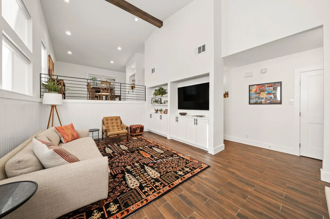 Photo of 811 Rutherford PL