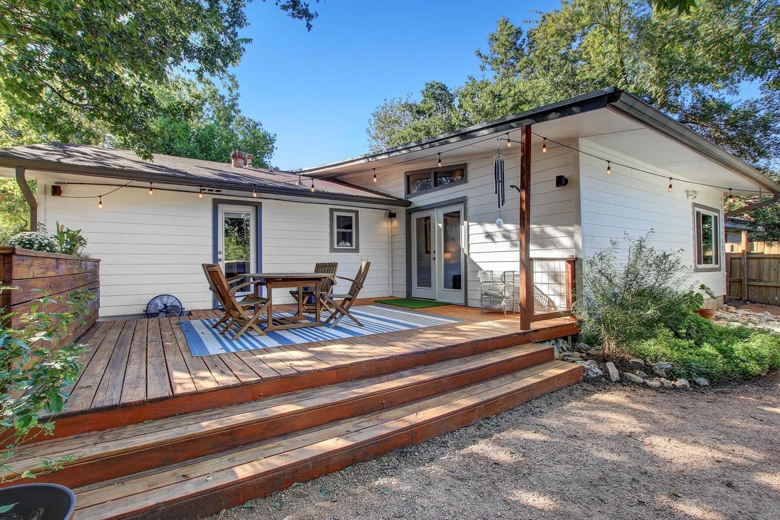Photo of 7110 Whispering Oaks DR