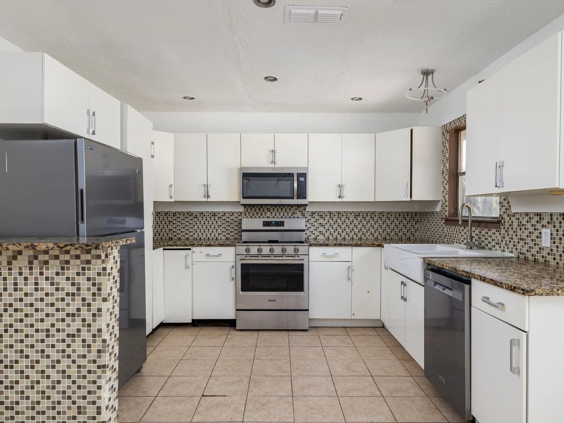 Photo of 6206 Hogan Ave