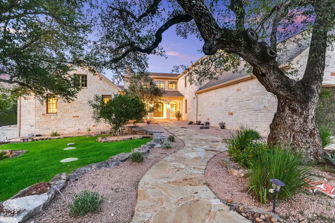Photo of 3004 Travis Lakeside DR