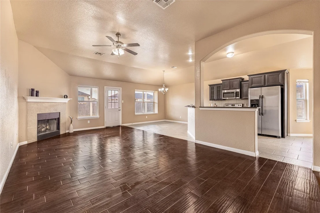 Photo of 606 W Libra DR