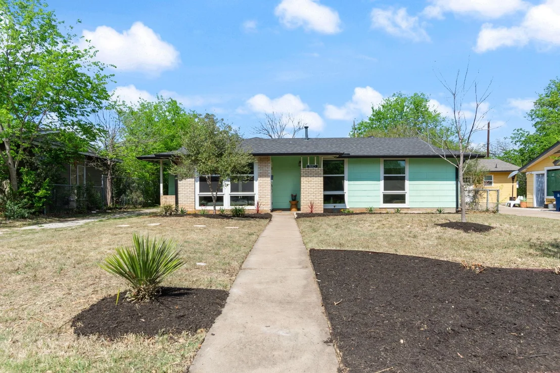 Photo of 1610 Corona DR