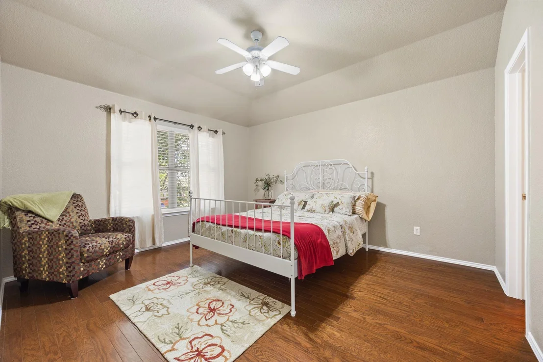 Photo of 709 Belmont DR