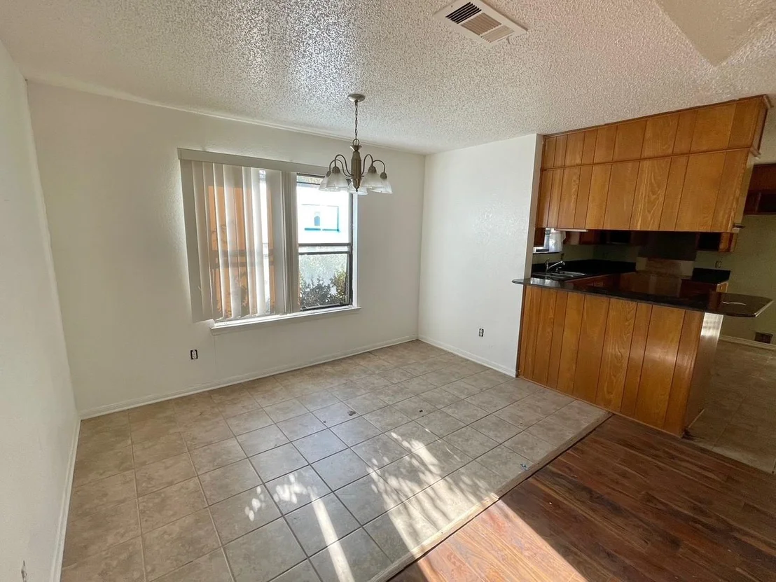 Photo of 401 Highridge CV