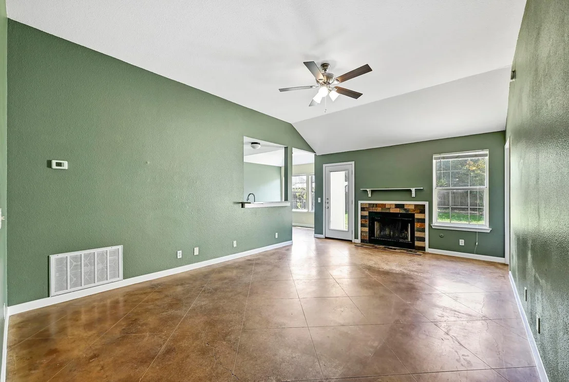 Photo of 902 Honeysuckle DR