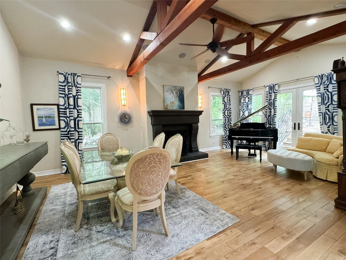 Photo of 4100 Love Bird LN