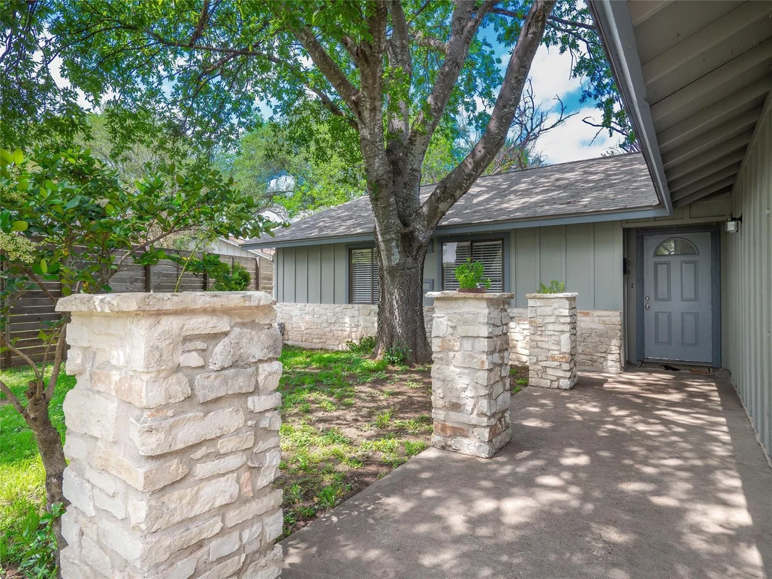 Photo of 602 Old Stone RD