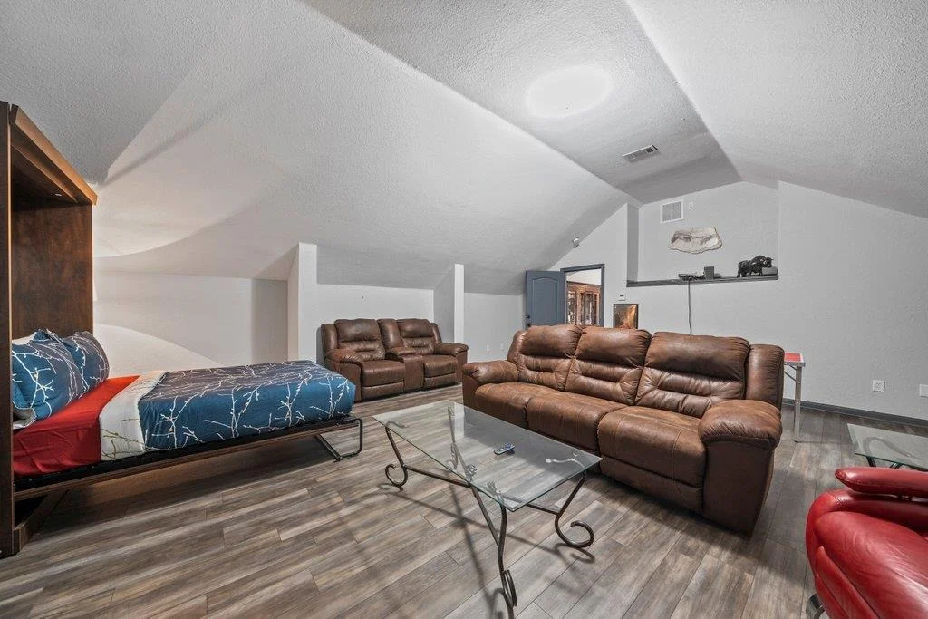 Photo of 209 Lakeview CIR
